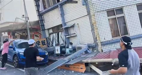 Tsunami alert up in PH after magnitude 7.5 quake hit near Taiwan.